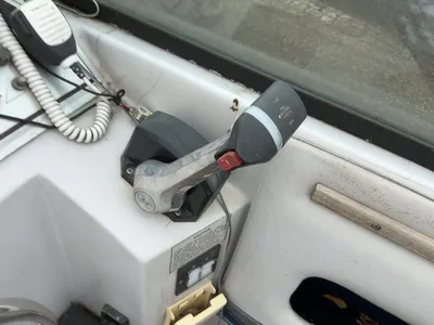 USED 1987 RINKER FIESTA VEE 250