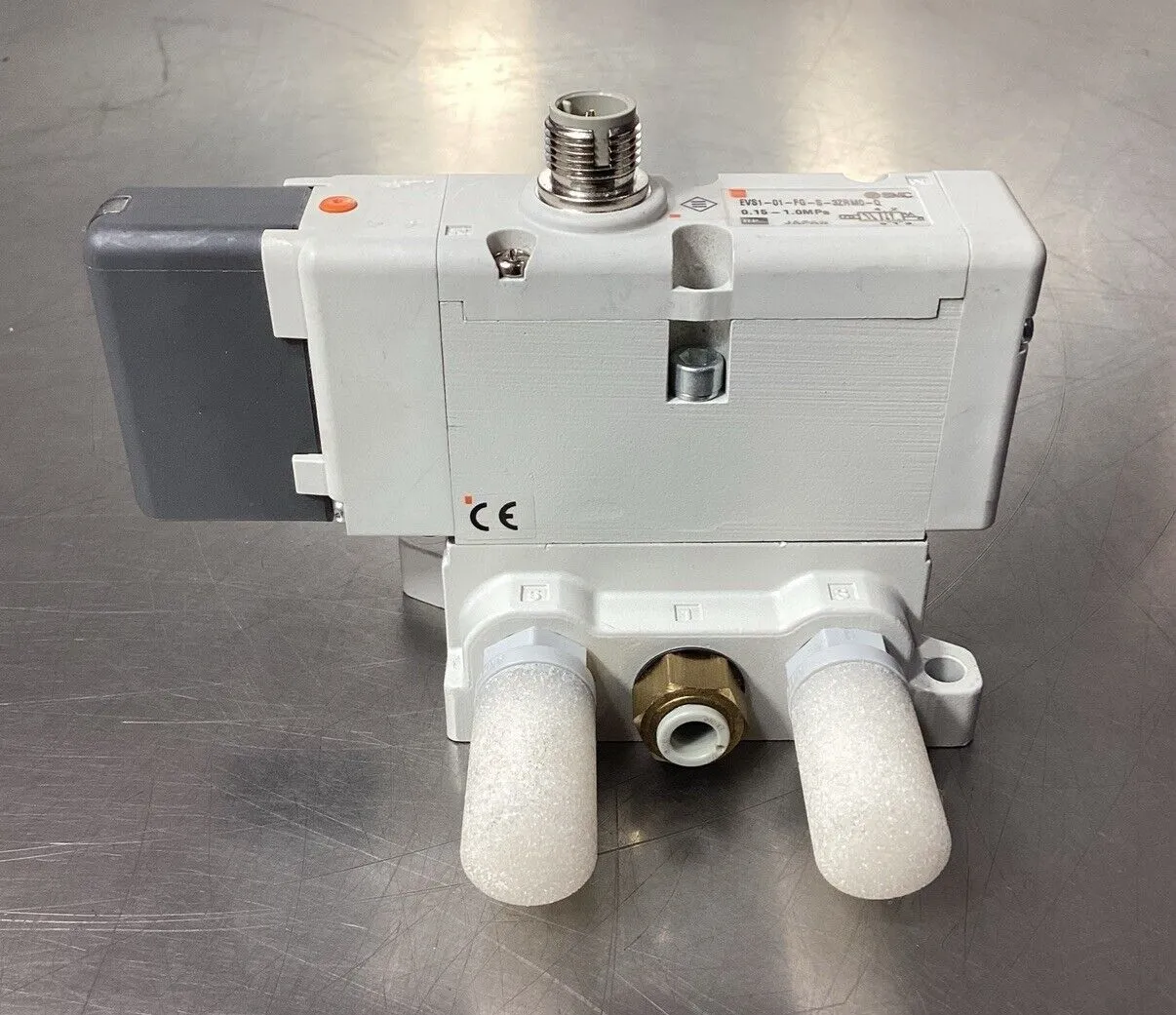 SMC EVS1-01-FG-S-3ZRM0-Q Solenoid Valve 0.15 - 1.0MPa with Manifold 6C-12