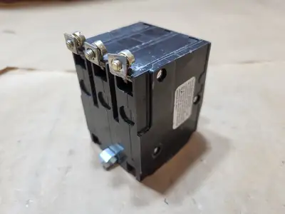 Used SQUARE D QOB320 Switchgears British Columbia CA | Lenmark #1438493