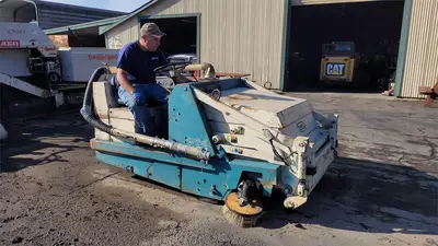 USED 1998 TENNANT 255 II