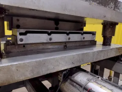 22" PNEUMATIC CUTOFF SHEAR & PRESS WITH ACCELORATOR: STOCK #19539