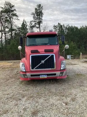 USED 2007 VOLVO VNL