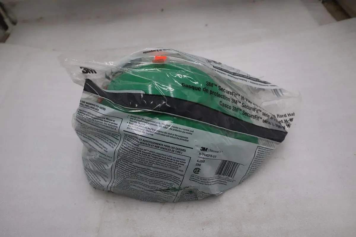 LOT OF 2 - 3M H-704Sfr-Uv Securefit(Tm) Hard Hat, Hdpe, 4 Point Ratchet - SGF87