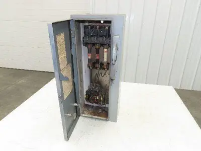 Allen Bradley Combination Motor Starter Size 0 Fusible 5Hp 600V 3PH