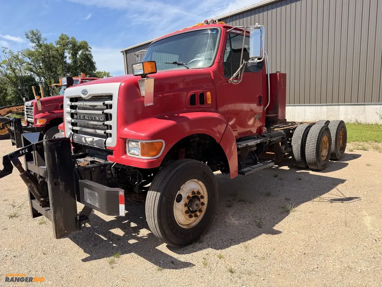Used 2005 STERLING L9000 4X2 WITH A 12.8L L6 DIESEL ENGINE. Cab Chassis trucks Michigan US | Miedema Asset Management Group #1282413