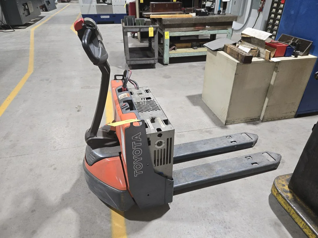 Toyota BHBW23 Electric Pallet Jack, 1122 Hours