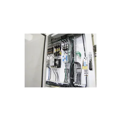 Used Allen-bradley Panelview 550 Cat 2711-b5a15 With Cabinet