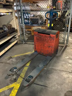 Used _UNKNOWN_ _UNKNOWN_ Electric Pallet Trucks Ohio US | Myron Bowling Auctioneers Inc #1504543