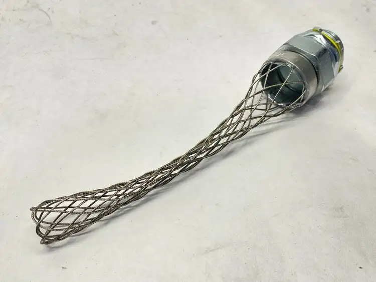 Used HUBBELL KELLEMS LIQUIDTIGHT CONDUIT WIRE GRIP STRAIGHT 1" Electrical Fittings Michigan US | Maverick Industrial Sales #1089964