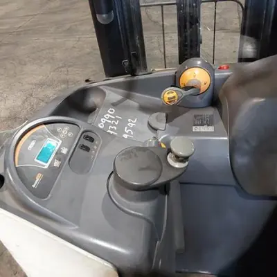 USED 2016 CROWN RR5725-45