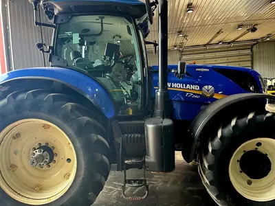 USED 2016 NEW HOLLAND T7.260