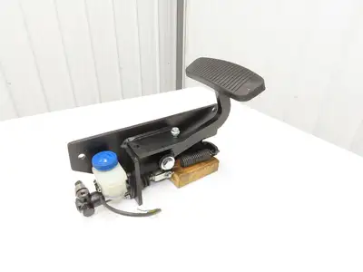Yale ERP035VTN36TE084 Forklift Brake Pedal Master Cylinder & Bracket Assembly