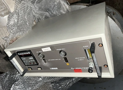 M Braun Glove Box System with Oxygen and H2O Analyzers Mb150b-G-1