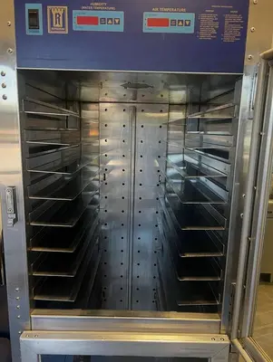 Royalton SSRPC-US Electric Full Size Mobile Heated Holding CabinetRoyalton SSRPC-US Electric Full Size Mobile Heated Holding Cabinet