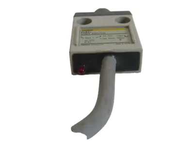 NEW OMRON D4C-3302 LIMIT SWITCH D4C3302