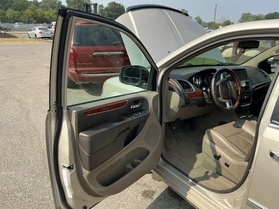 Used 2014 CHRYSLER TOWN & COUNTRY Vans Michigan US | Miedema Asset Management Group #1337323