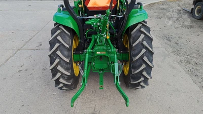 USED 2015 JOHN DEERE 3033R