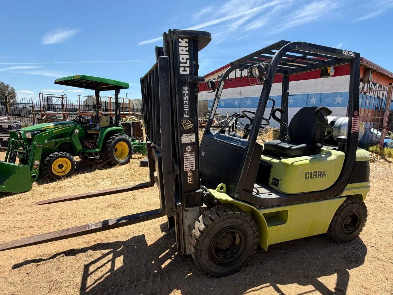 Used JOSLYN CLARK CQ25L 4-Wheel Sit down Electric Counterbalance Forklifts California US | nands #1319122
