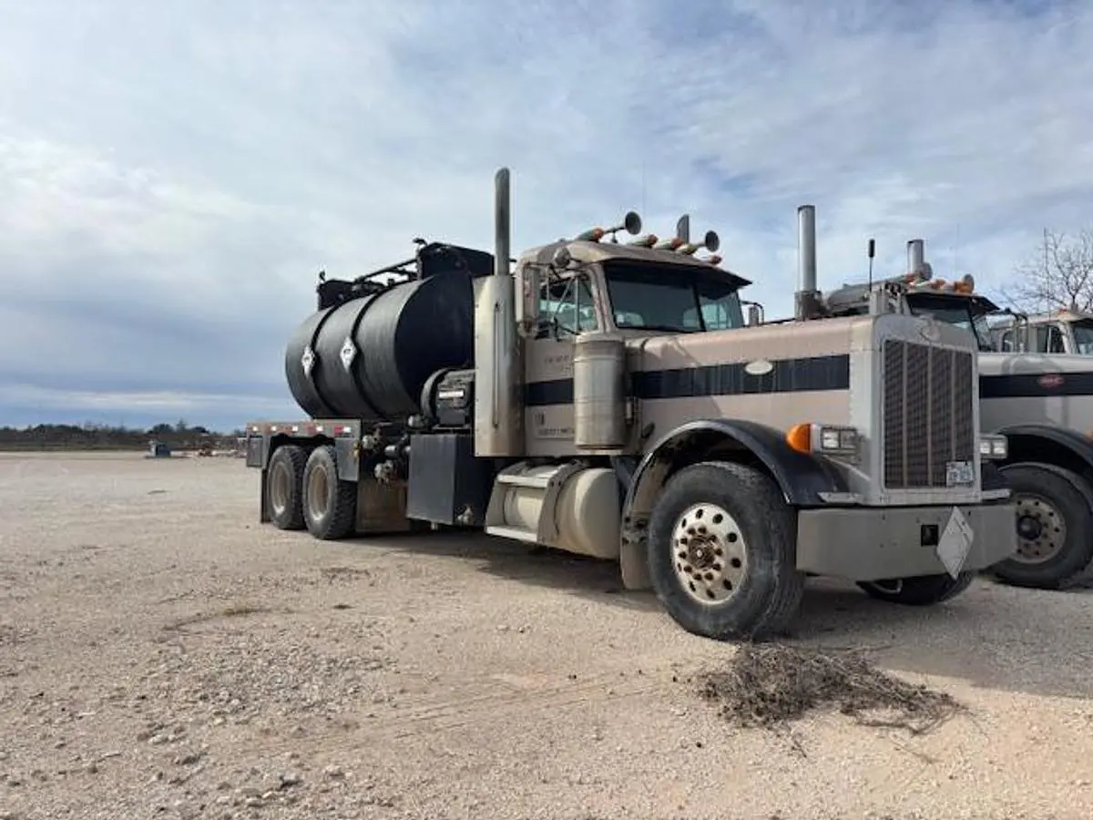 USED 1998 ENERFAB ACID TRUCK
