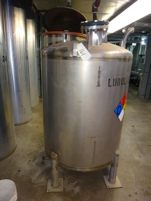 300 Gallon 304 Stainless Tank