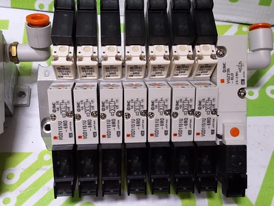 SMC PNEUMATIC 7X SOLENOID VALVE MANIFOLD VQZ235-6LO WITH 7 PORTS