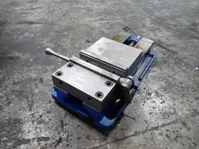 Kurt 8" Vise