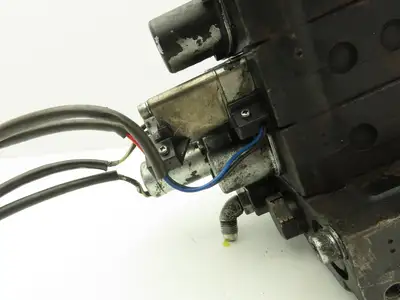 Toyota 67620-U1361-71 Hydraulic 3-Spool Forklift Mast Control Valve From 8FBE15U