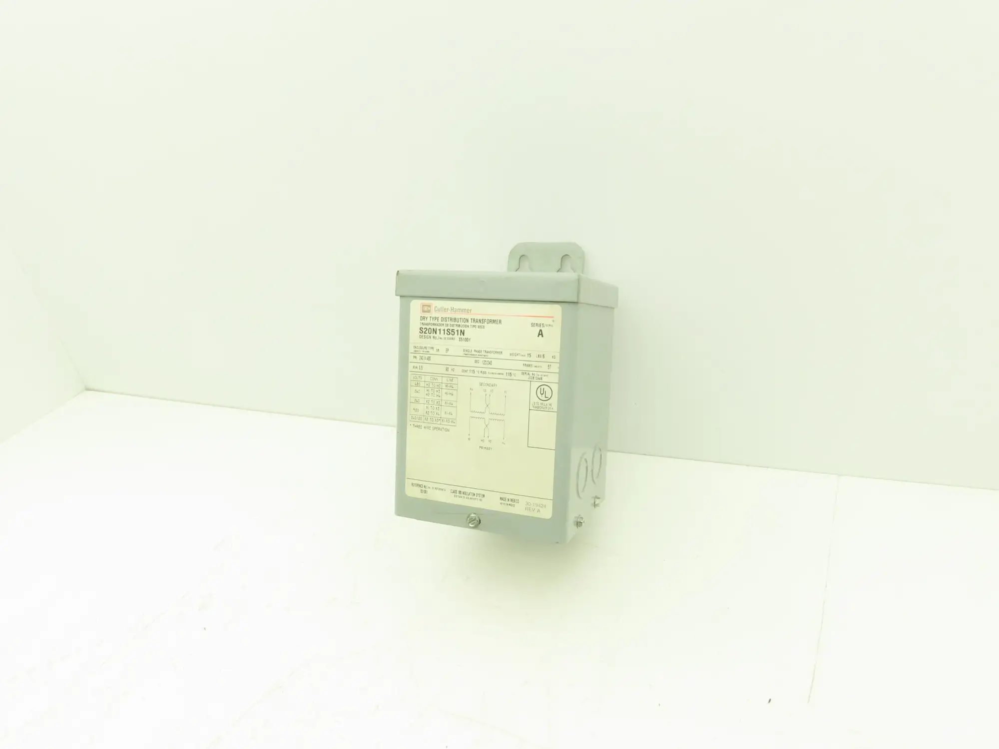 Cutler Hammer Single Phase Step-Down Transformer 0.5kVA 240X480 High 120/240 Low