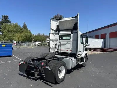 USED 2022 VOLVO VNR42T300