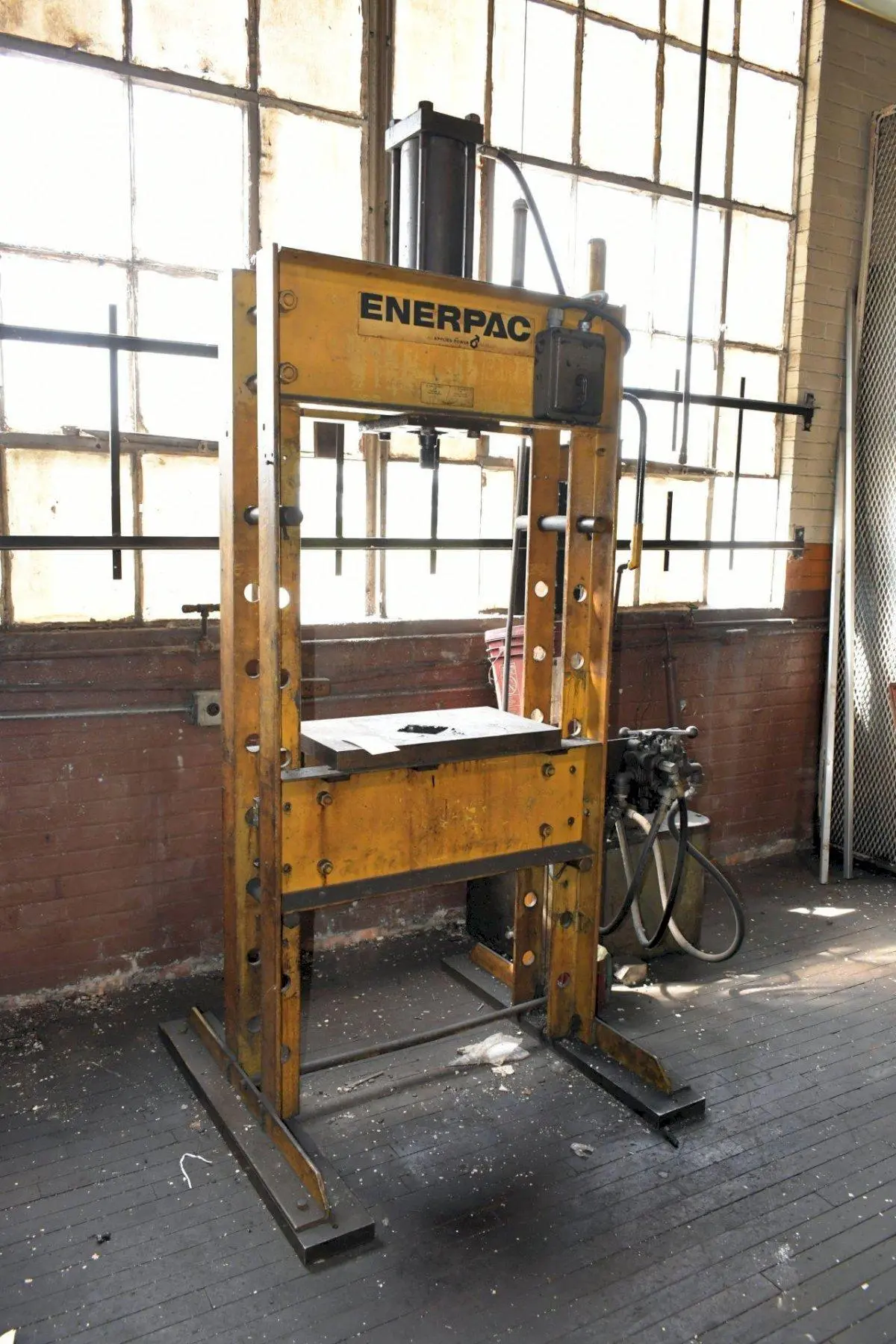 50 TON ENERPAC H-FRAME HYDRAULIC SHOP PRESS: YOBRO #23949
