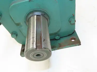 Winsmith D-90 SE Gearbox 15:1 Reducer 5.5Hp 116rpm 180TC Dual Shaft 935MWNS23006