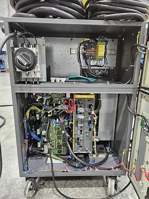 USED 2015 FANUC R-2000IC/210F