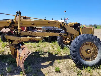 USED 1952 CATERPILLAR 12