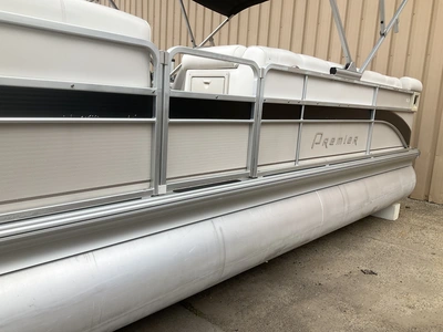 USED 2005 PREMIER 225 LEGEND