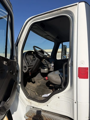 Used 2007 FREIGHTLINER BUSINESS CLASS M2 26' BOX TRUCK Box trucks Ohio US | Miedema Asset Management Group #1709380