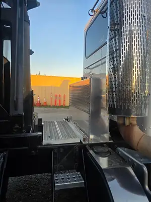 USED 2012 PETERBILT 386