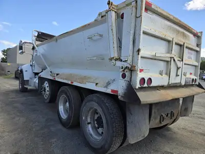 USED 2018 PETERBILT 348