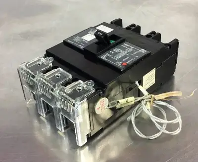 FUJI ELECTRIC SA203RAUL-125 AUTO BREAKER, 3 POLE, 125A 4E-4