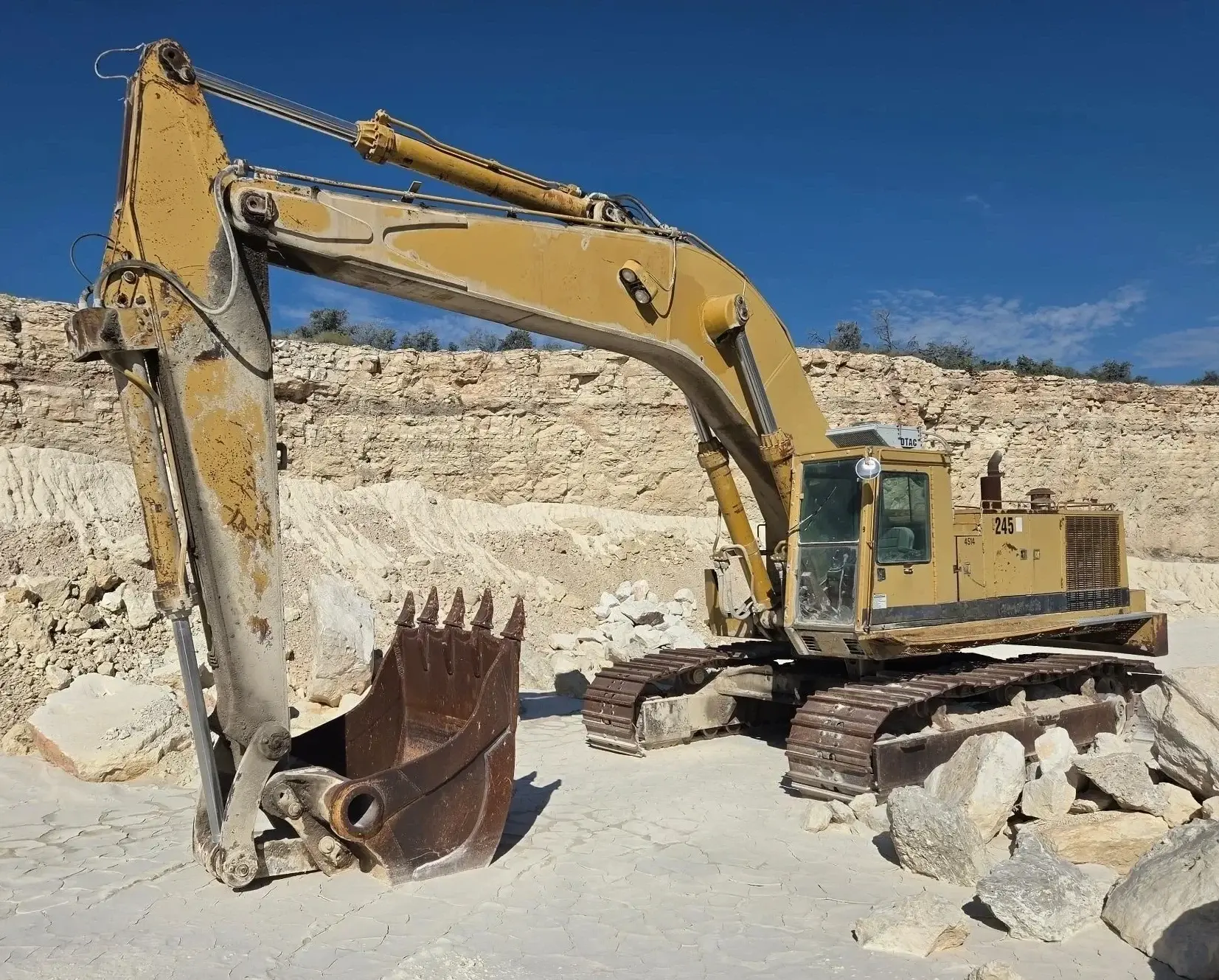 Used 1985 CATERPILLAR 245 Crawler Excavators Texas US | Proxy Equipment #1567992