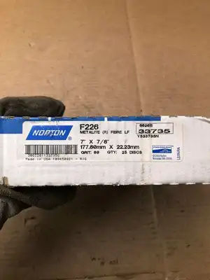Norton F226 Coarse Grit Fiber Disc 7″ X 7/8″ 80 Grit 33735 -NIB