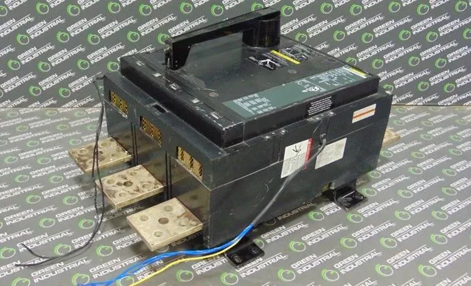 Square D PHF3616001386 Circuit Breaker 1600A 600VAC Auxiliary Green Face Used