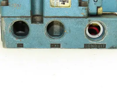 MAC 6521B-211-PM-111DA Pneumatic Double Solenoid Valve 4/2-Pos 120V w/Sub-Base