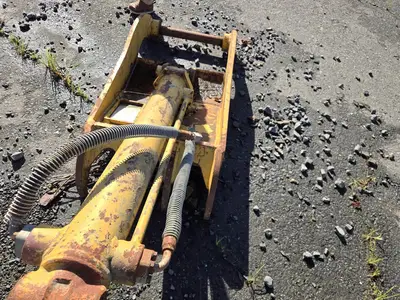 USED 2012 CATERPILLAR 307