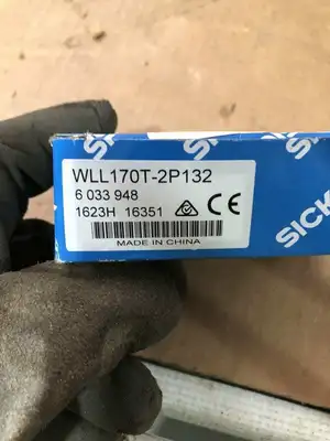 Sick WLL170T-2P132 Fiber-Optic Sensor 10-30V -NIB