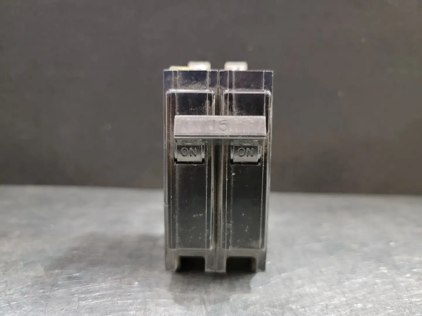 15 Amp, 2 Pole, 240 volts Circuit Breaker