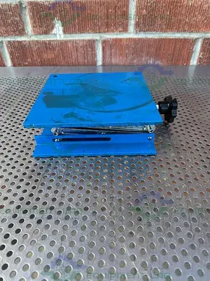 Unknown 8" x 8" x 12" Table-Top Lab Jack