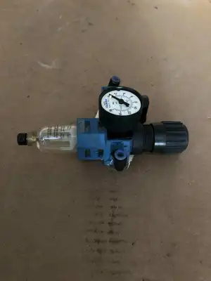 FESTO 32888 LFR-C-1/8-S-B Pneumatic Filter Regulator 0-200PSI 140°F