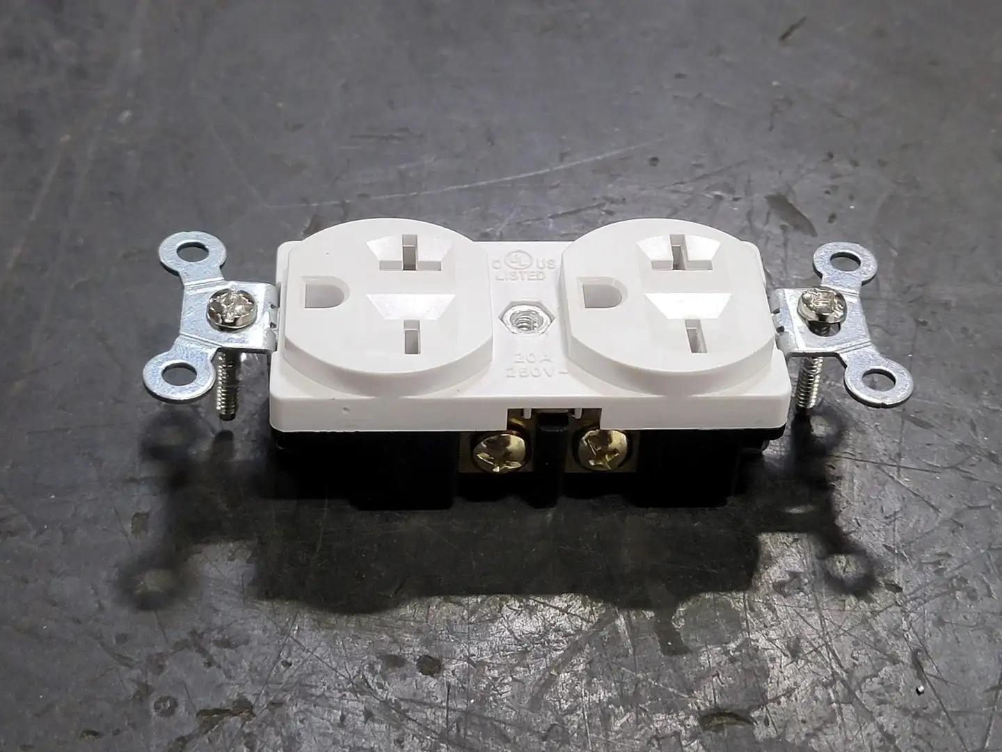 20A 250V Duplex Receptacle White (Box of 77)