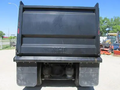 Used 2006 STERLING LT 8500 Dump trucks Manitoba CA | Conquest Truck & Auto Sales #1421329