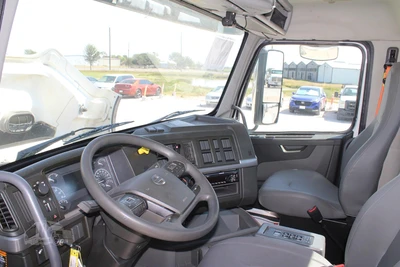Used 2019 VOLVO VHD64B200 Vacuum Truck Texas US | Roll Off Truck World #1491998